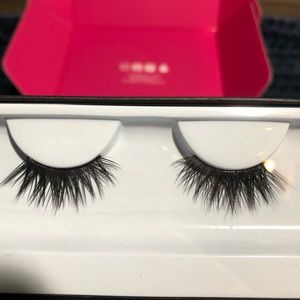 Huda Beauty Camille #16 Eazy Lash